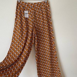 Wide leg retro 70s pattern pants